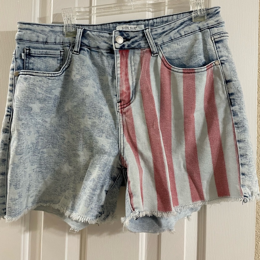 Judy Blue flag shorts. Patriotic red, white and blue with stars and stripes!
